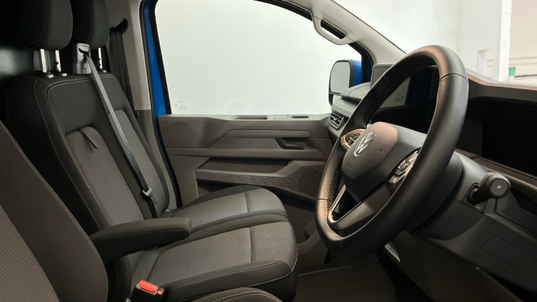 Volkswagen Transporter T32 Swb Electric 160kW 65kWh Commerce Pro Van Auto